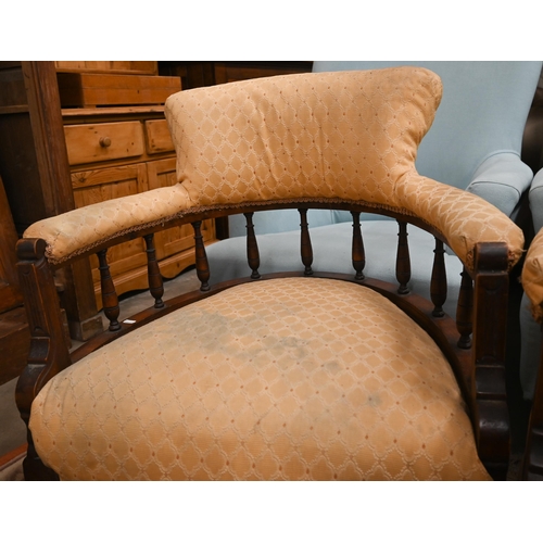 448 - A pair of Edwardian spindleback tub chairs, turned front legs and casters in tessalating quatrefoil ... 