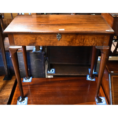 455 - A 19th century mahogany plant table with hinged top enclosing zinc lined interior, on turned pad foo... 