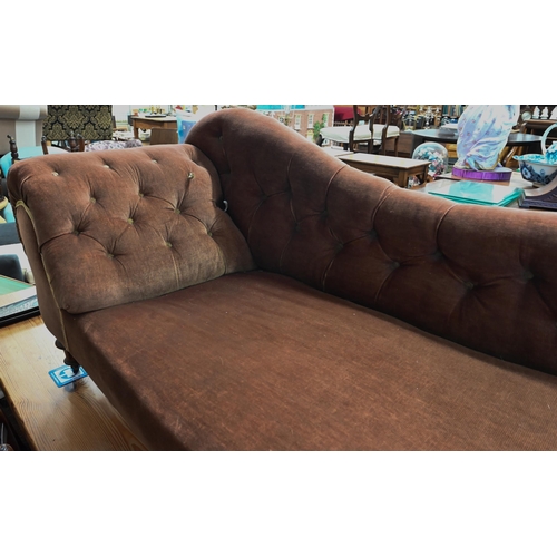 461 - A Victorian oak framed scroll end chaise longue with shaped button back upholstered in dusty pink ch... 