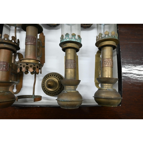 530 - Four copper and brass GWR carriage candle-lamps a/f