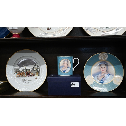 54 - Boxed Royal Worcester ltd ed 1981 Royal Wedding Commemorative urn and cover no 111/750, 21 cm to/w v... 
