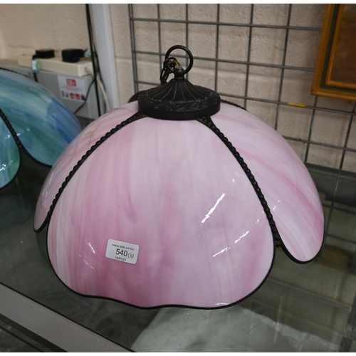 540 - Pink marbled glass ceiling lightshade (with fitting), 45 cm to/w a matching blue light (2)