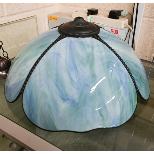 540 - Pink marbled glass ceiling lightshade (with fitting), 45 cm to/w a matching blue light (2)