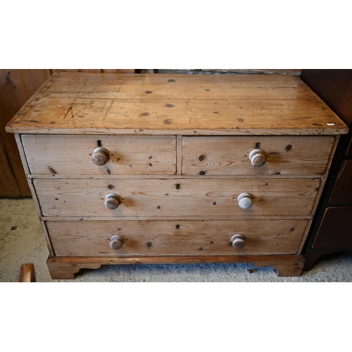 586 - An antique pine chest of two short over two long drawers with turned pulls, standing on shaped brack... 