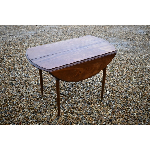 601 - An old hardwood oval dropleaf table on turned legs