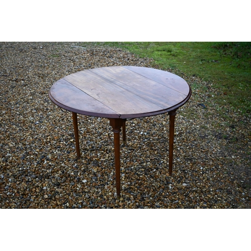 601 - An old hardwood oval dropleaf table on turned legs