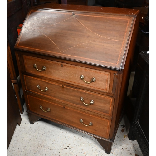 613 - A crossbanded mahogany bureau, 76 x 47 x 98 cm h