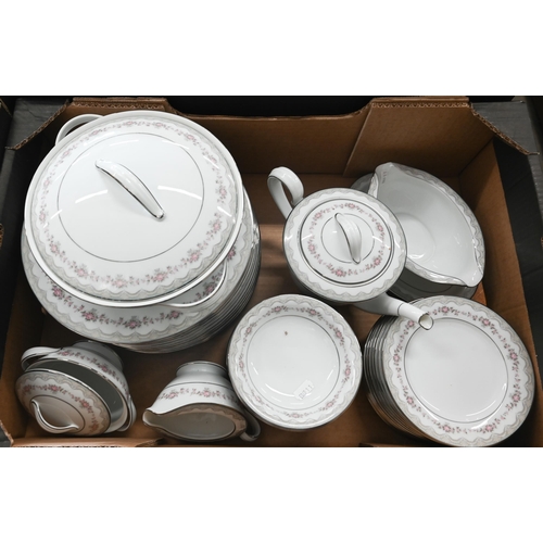 65 - An extensive Noritake 'Glenwood' porcelain dinner/tea service (82 pieces including covers)