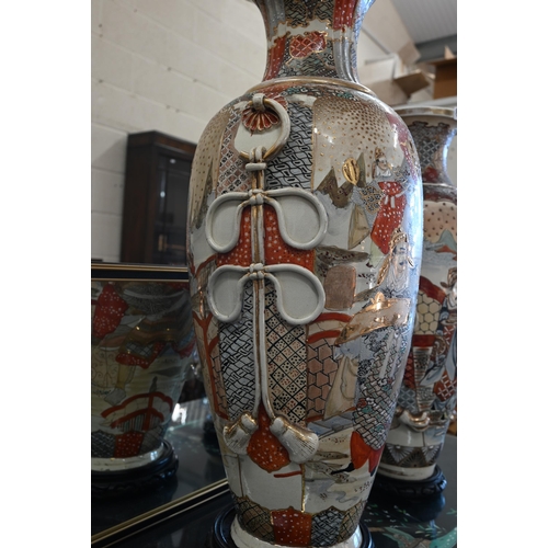 80 - Large Japanese kyoto pottery vase, painted and gilded with noble figures, 78 cm high, on wooden base... 