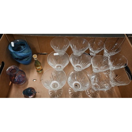 90 - Set of six each white and red wine cut glasses with conical bowls to/w a studio glass vase decorated... 