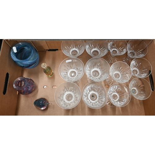 90 - Set of six each white and red wine cut glasses with conical bowls to/w a studio glass vase decorated... 