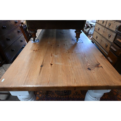 451 - A rustic farmhouse dining table with waxed pine rectangular top on distressed white painted base