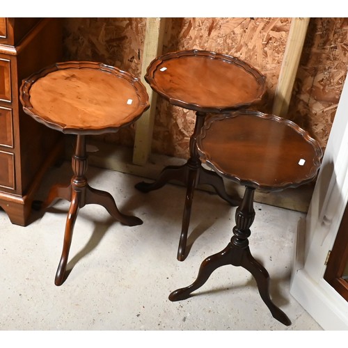 28 - A trio of reproduction diminutive yew-top tripod wine table, as found condition (3)