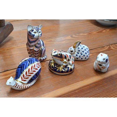 90A - Five Royal Crown Derby animal paperweights, seated cat 13 cm, field mouse 6 cm, rabbit 7 cm, frog 7.... 