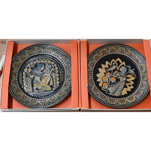 72 - Boxed pair of Denby limited edition Egyptian Collection plates - The King's Fisherman and The Queen'... 