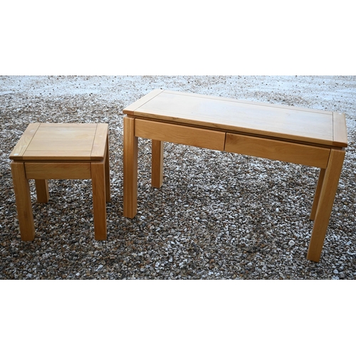 19 - A modern blonde oak two drawer side table/desk, 130 x 55 x 79 cm high to/w a matching single drawer ... 
