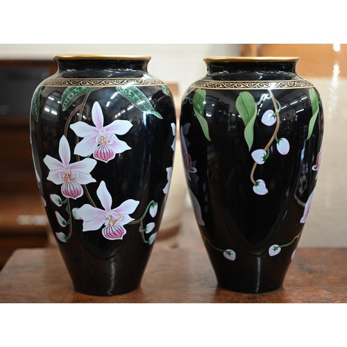 50 - Pair of Franklin Mint vases - 'of the Fragrant orchid', and 'of the Pristine Orchid' by Makoto Miyag... 
