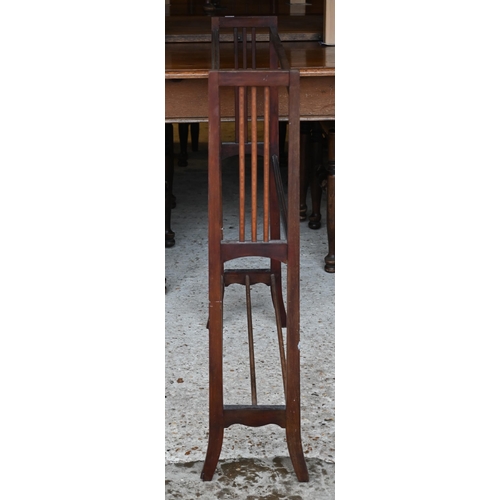 550 - Edwardian walnut clothes airer