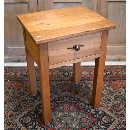 551 - A contemporary oak single drawer side table, 49 cm x 41 cm x 67 cm h