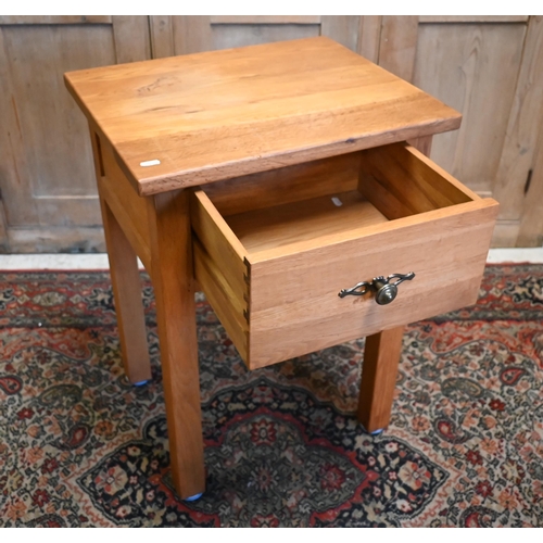 551 - A contemporary oak single drawer side table, 49 cm x 41 cm x 67 cm h