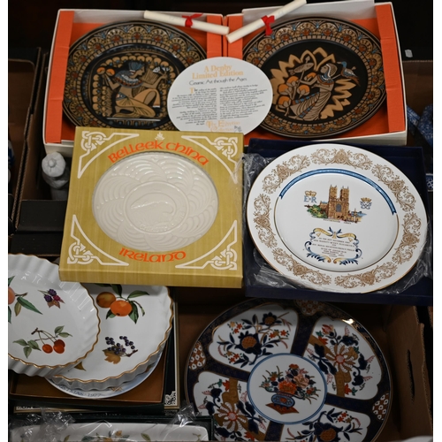 72 - Boxed pair of Denby limited edition Egyptian Collection plates - The King's Fisherman and The Queen'... 