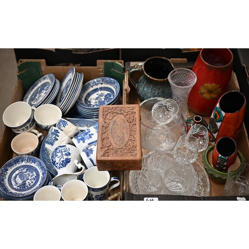 64 - Mixed set of blue and white Willow pattern pottery to/w Poole Pottery Andrew Tanner Form vase decora... 