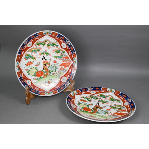519 - Two late 19th century Japanese Imari chargers, Meiji period (1868-1912) painted in gilt highlighted ... 