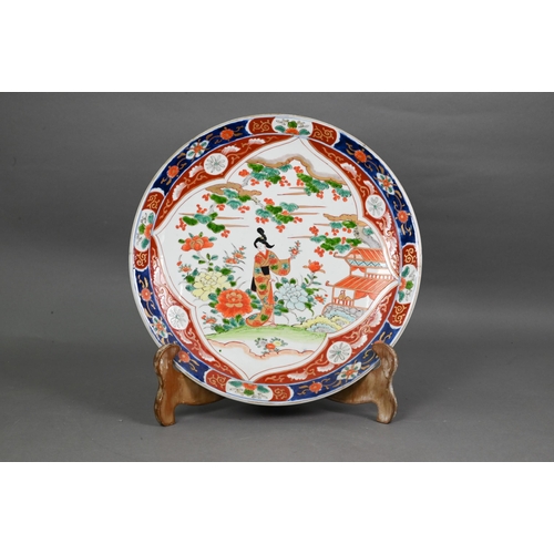 519 - Two late 19th century Japanese Imari chargers, Meiji period (1868-1912) painted in gilt highlighted ... 