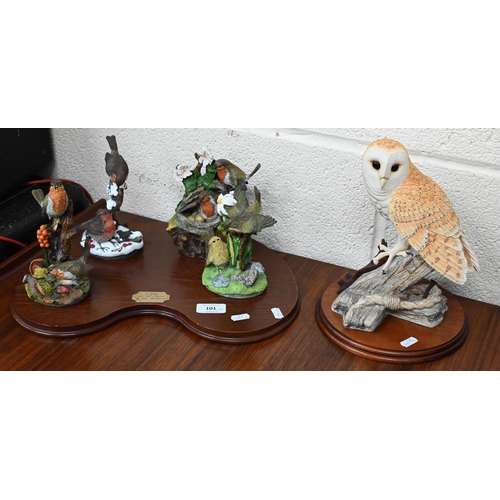 101 - Danbury Mint set of four resin groups by Ann Richmond 'A Robin for All Seasons', on oak plinth to/w ... 