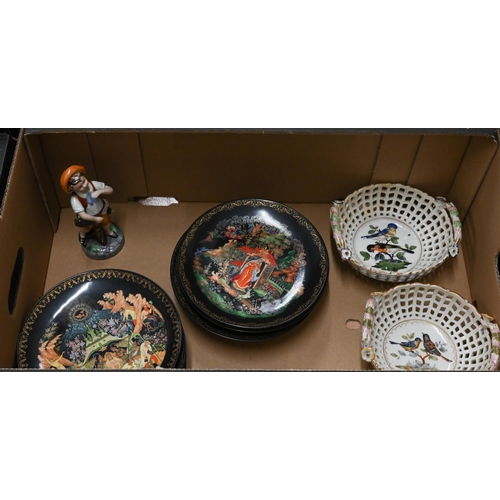 106 - Pair of 19th century ornithological Meissen baskets, painted with birds, 15 cm diam (restored and re... 