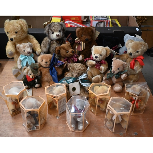 151 - Nineteen various Merrythought teddy bears, 40-16 cm