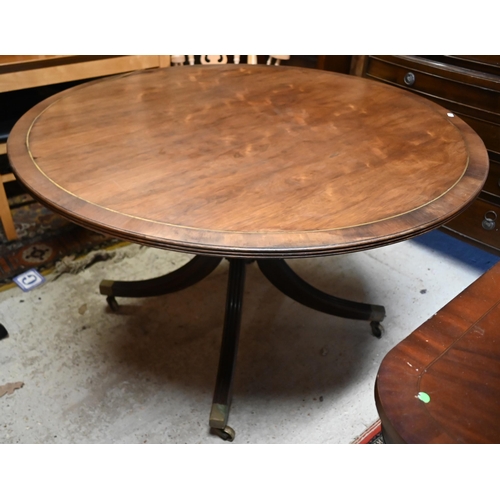 28 - A Victorian style circular crossbanded and brass band inlaid mahogany breakfast table on four moulde... 