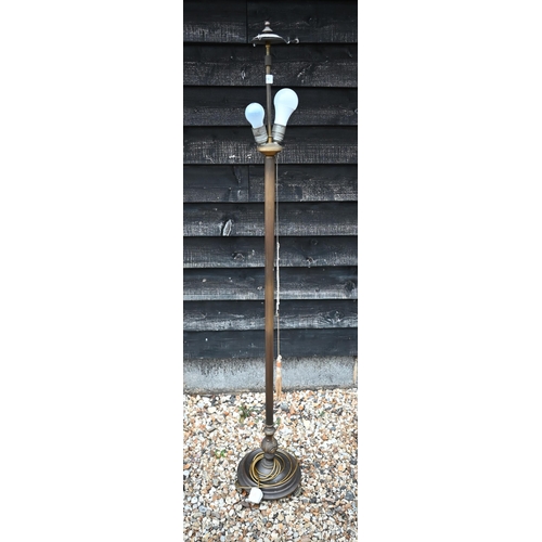 470 - Brass reeded-column standard lamp with two bulb sockets