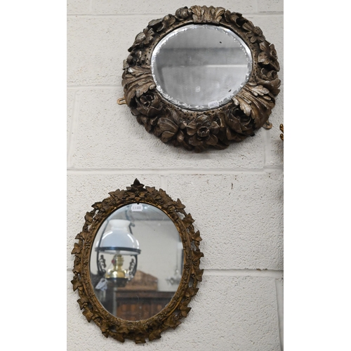 485 - A small antique ovall wall mirror in floral and foliate giltwood and gesso frame, 34 cm high x 28 cm... 