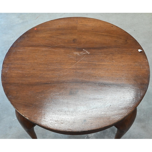 513 - # A circular occasional table on shaped legs with pad feet, 60 cm diam x 44 cm high