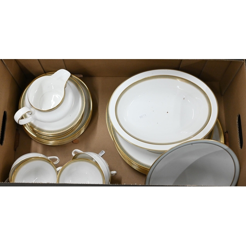 92 - Royal Doulton 'Clarendon' dinner service, 29 pieces (little used) (box)