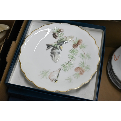 94 - Set of six boxed Royal Worcester plates from the Birds of Dorothy Doughty series to/w a Japanese egg... 