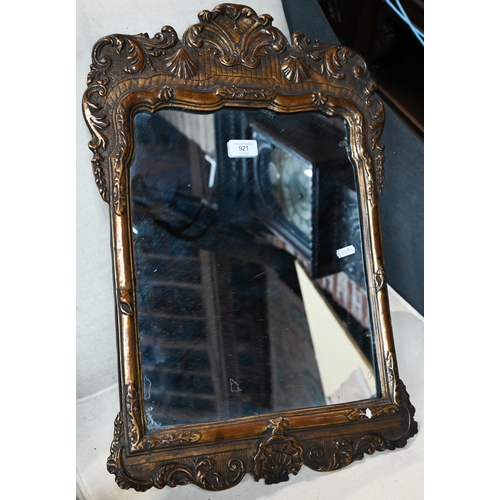 1043 - An antique giltwood and gesso framed mirror, 62 cm x 40 cm