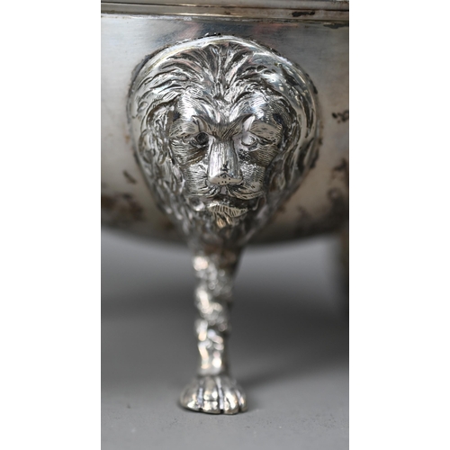 224 - An Edwardian silver cream & sugar pair, with cut rims, scroll handles and lion-mask monopodia, L... 