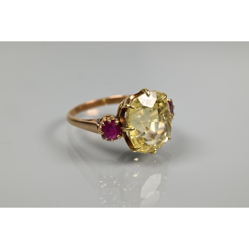 346 - An 18ct yellow gold ring set with central pale yellow stone with ruby to each side, size Q