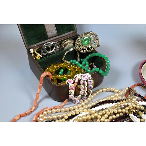 348 - WITHDRAWN Collection of vintage and later costume jewellery including beads, necklaces, wristwatch, ... 