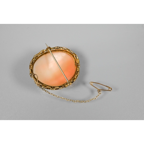 352 - An oval shell cameo brooch featuring Rachel at the well, in belcher-chain style mount stamped 9ct, f... 