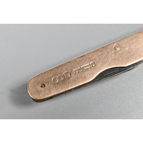 357 - A 9ct pocket knife with twin blades, 6.3 cm long