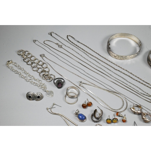 370 - A small collection of silver and white metal jewellery including oval half-hinged bangle, pendants, ... 