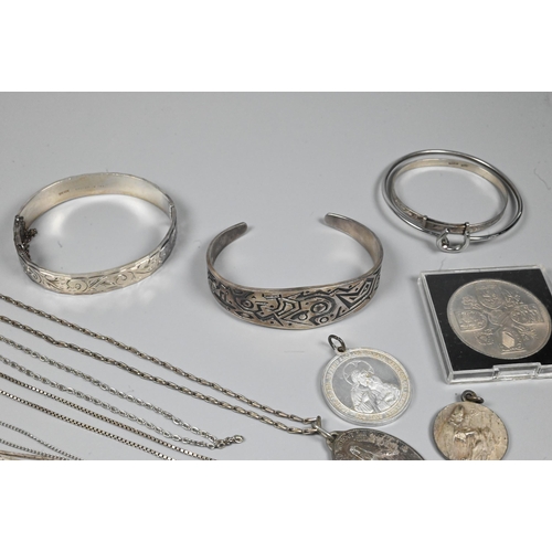 370 - A small collection of silver and white metal jewellery including oval half-hinged bangle, pendants, ... 