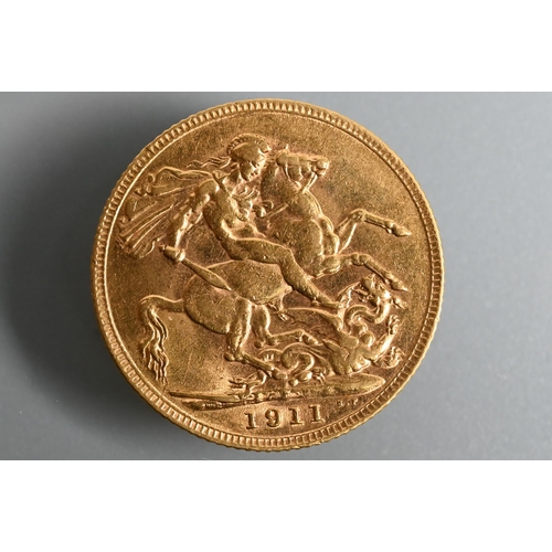 476 - A George V gold sovereign, dated 1911