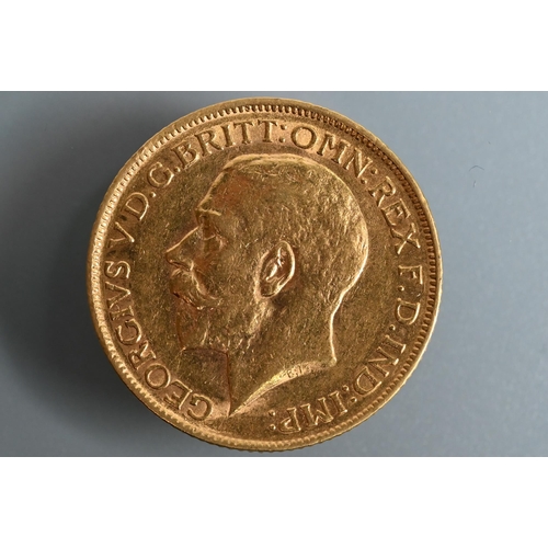 476 - A George V gold sovereign, dated 1911