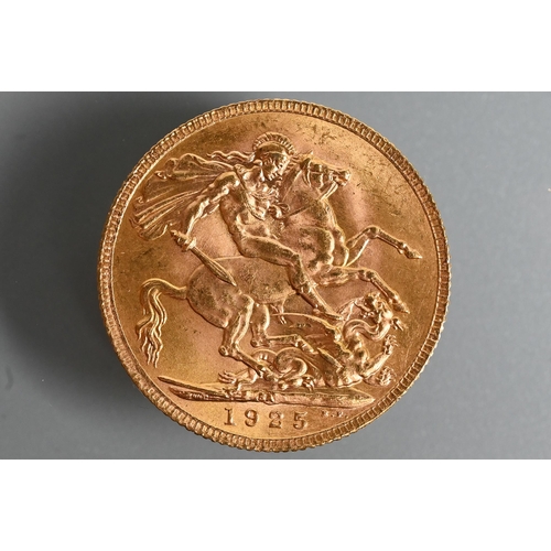 478 - A George V gold sovereign, dated 1925