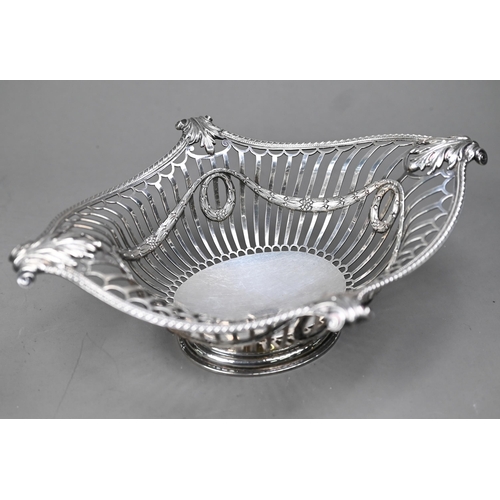 55 - Adam revival silver basket with chased foliage and wreath decoration, on oval raised foot, James Ram... 