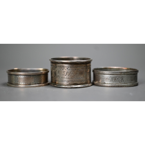59 - Pair of cased silver napkin rings, Birmingham 1922, to/w seven other silver napkin rings (9), 5.3oz